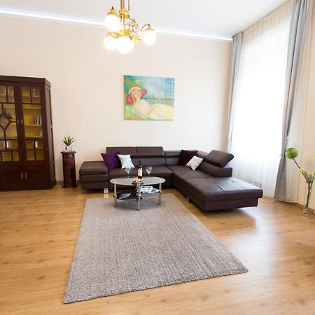 Elegant Apartment With Buda Castle View Budapest Bagian luar foto