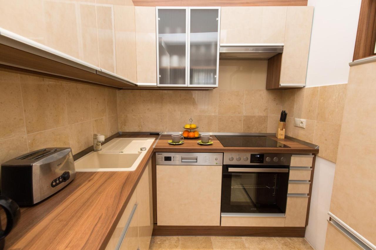 Elegant Apartment With Buda Castle View Budapest Bagian luar foto