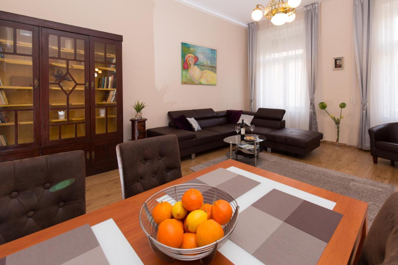 Elegant Apartment With Buda Castle View Budapest Bagian luar foto
