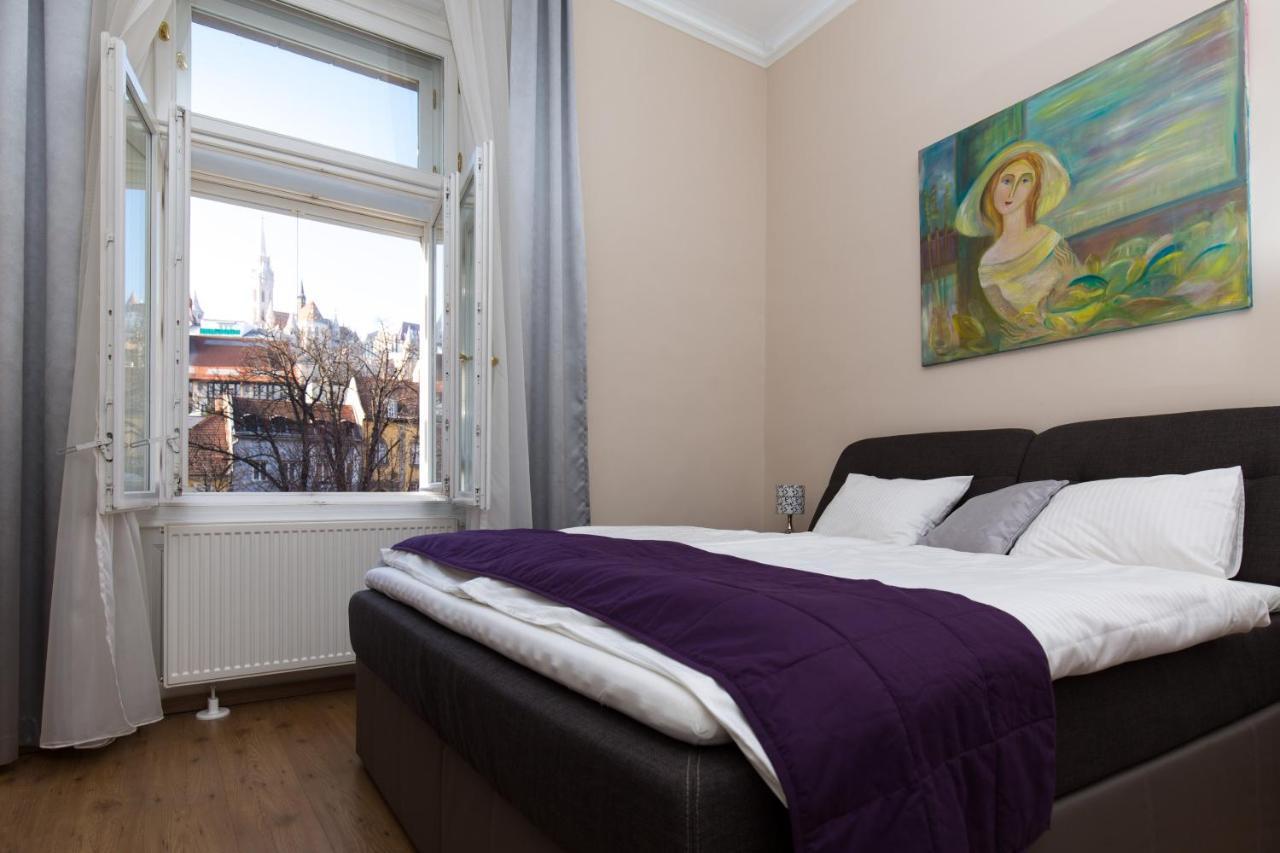 Elegant Apartment With Buda Castle View Budapest Bagian luar foto