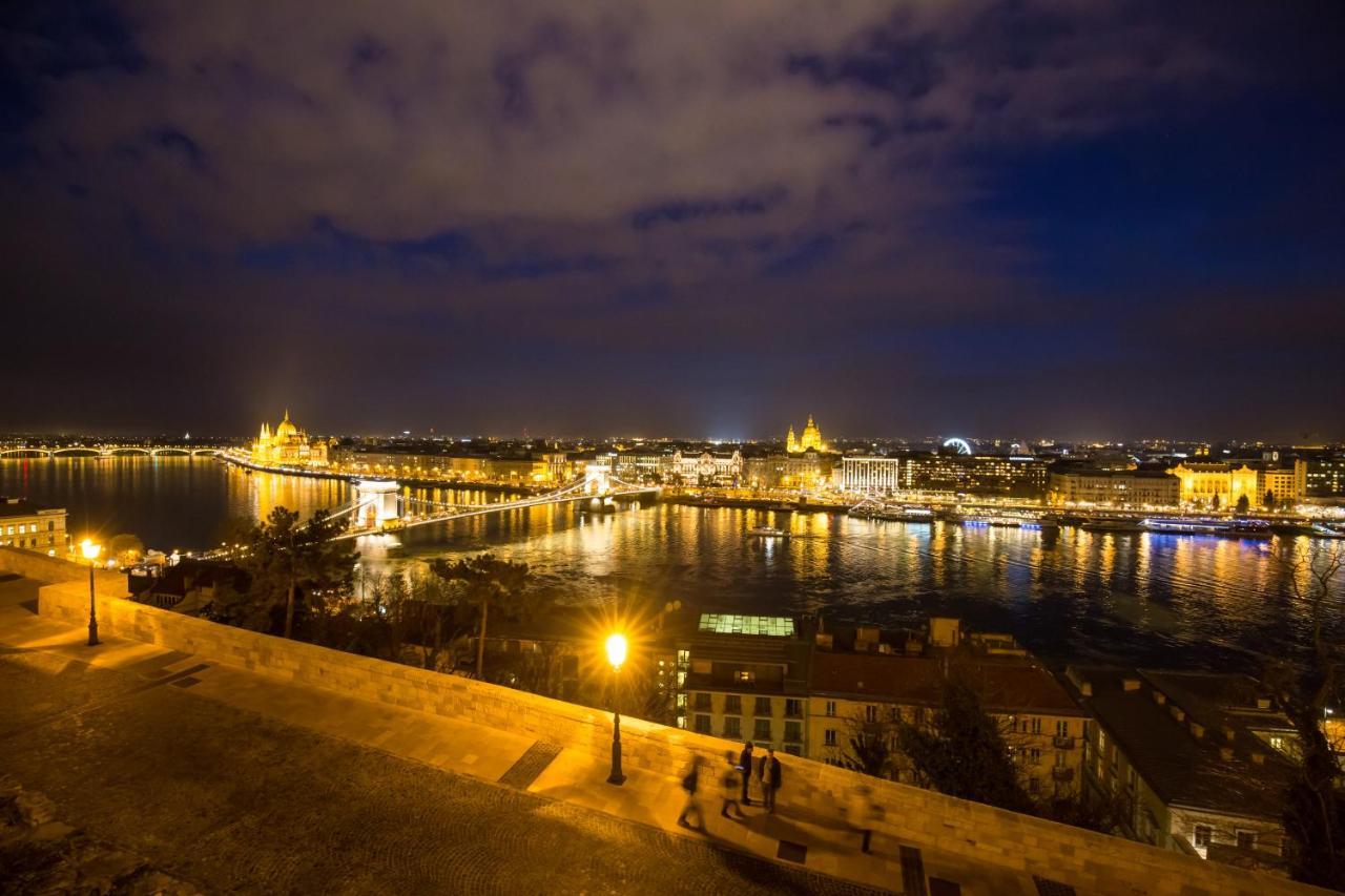 Elegant Apartment With Buda Castle View Budapest Bagian luar foto