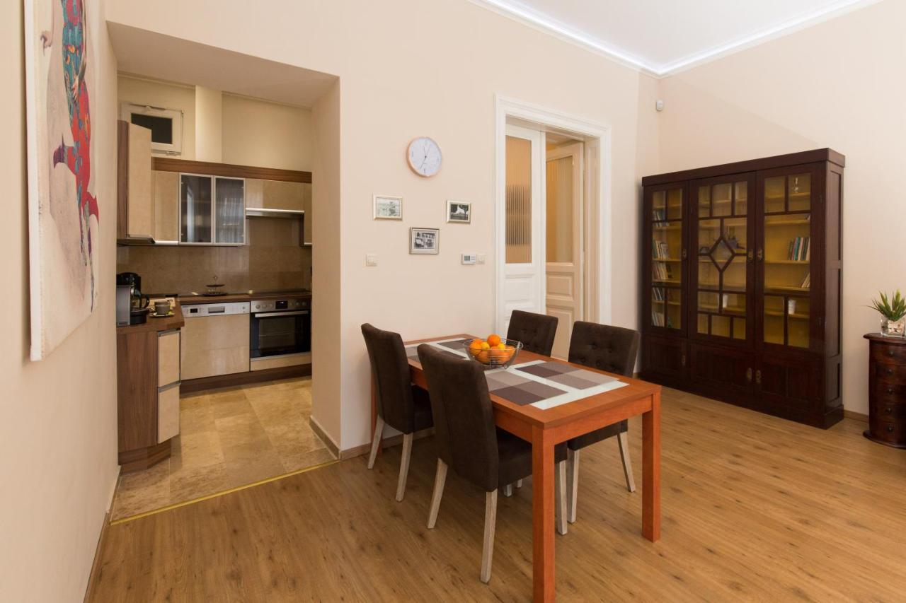Elegant Apartment With Buda Castle View Budapest Bagian luar foto