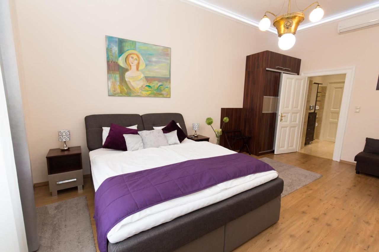 Elegant Apartment With Buda Castle View Budapest Bagian luar foto