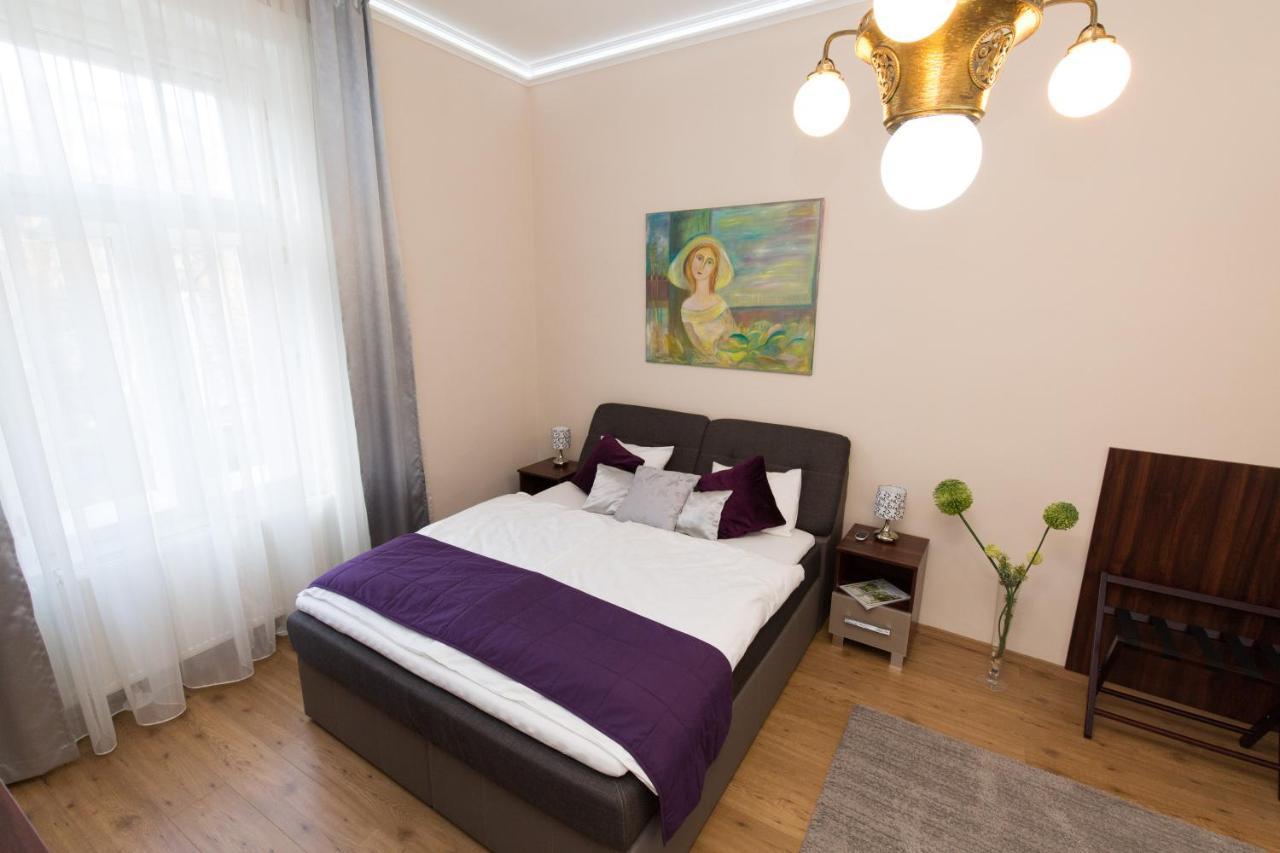 Elegant Apartment With Buda Castle View Budapest Bagian luar foto