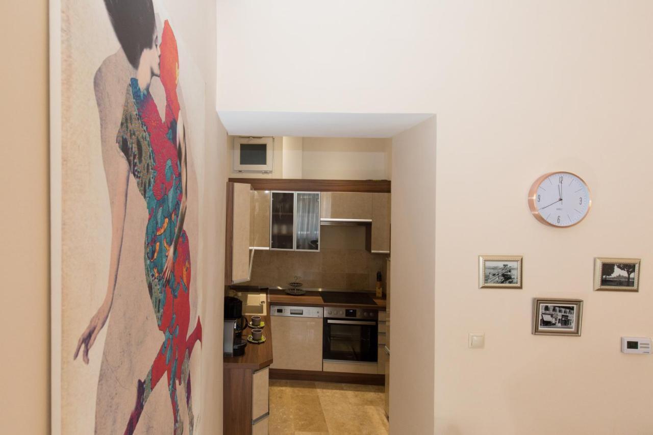 Elegant Apartment With Buda Castle View Budapest Bagian luar foto