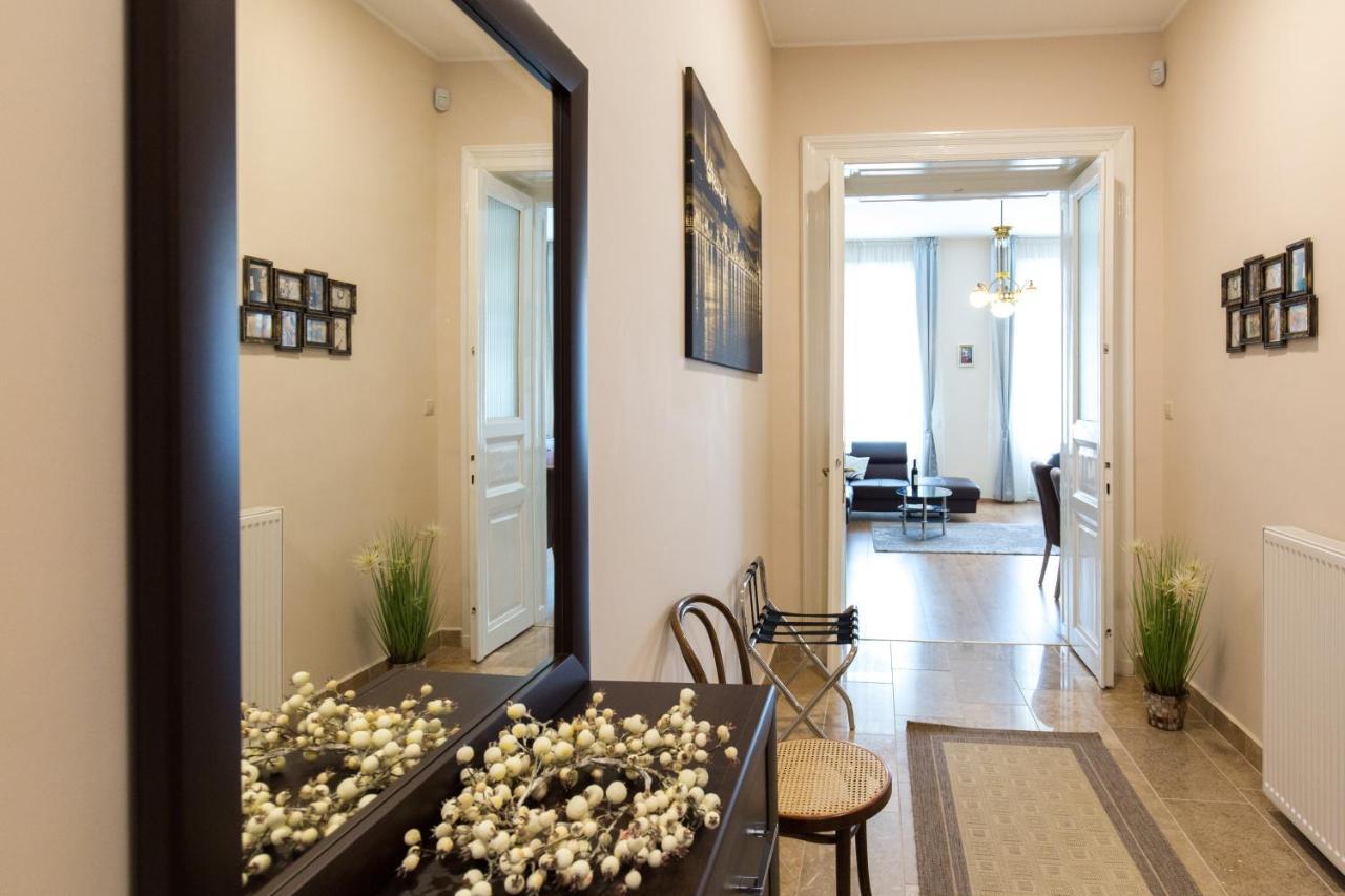 Elegant Apartment With Buda Castle View Budapest Bagian luar foto